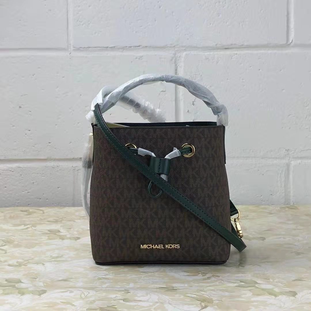 MICHAEL KORS 35T0GU2C0B Suri Small Leather Bucket Crossbody Bag In RACING GREEN MICHAEL KORS 35T0GU2C0B Suri Small Leather Bucket Crossbody Bag In RACING GREEN
